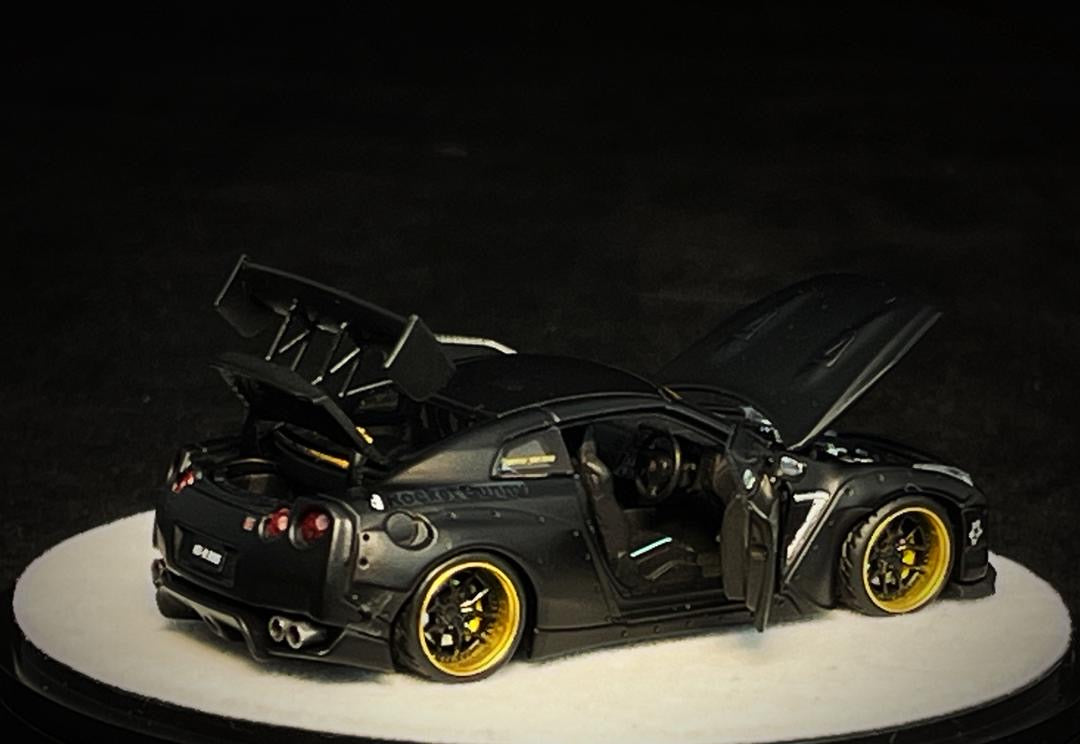 PRE ORDER PGM 1:64 / Rocket Bunny R35 Negro Matte