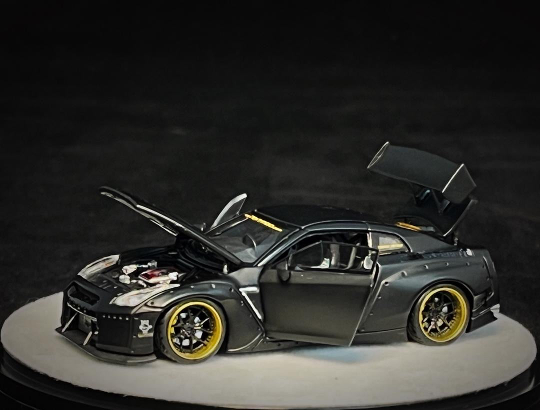 PRE ORDER PGM 1:64 / Rocket Bunny R35 Negro Matte