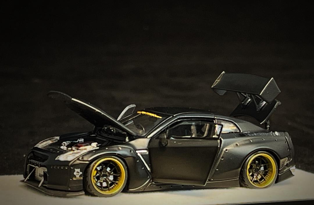 PRE ORDER PGM 1:64 / Rocket Bunny R35 Negro Matte
