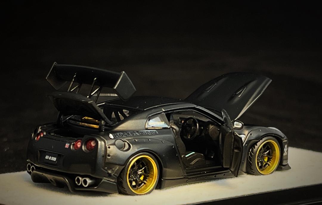 PRE ORDER PGM 1:64 / Rocket Bunny R35 Negro Matte