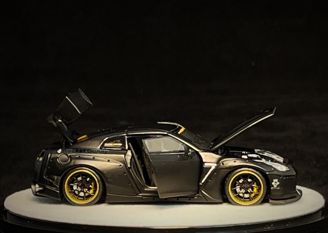 PRE ORDER PGM 1:64 / Rocket Bunny R35 Negro Matte