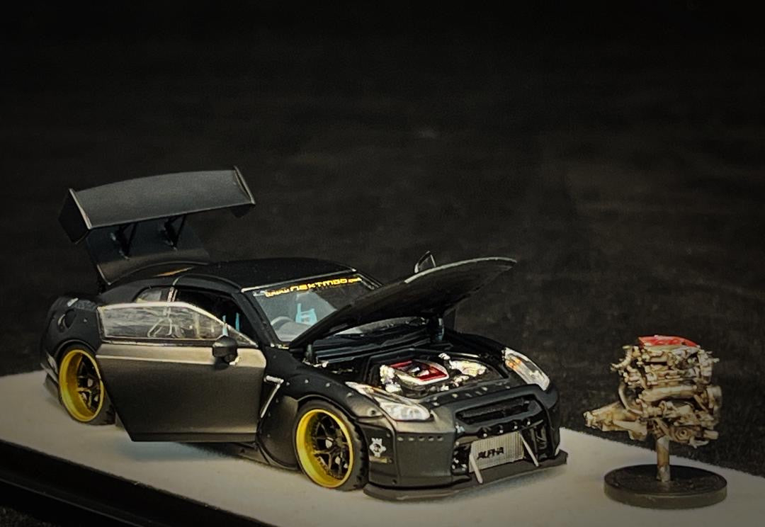 PRE ORDER PGM 1:64 / Rocket Bunny R35 Negro Matte