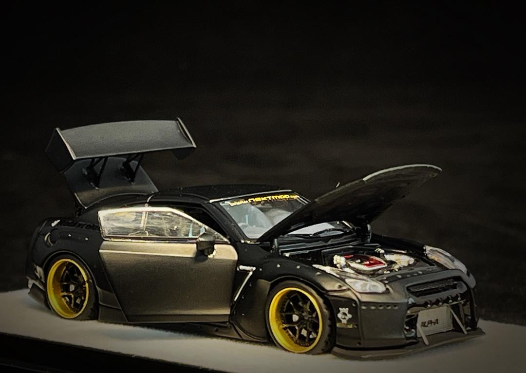 PRE ORDER PGM 1:64 / Rocket Bunny R35 Negro Matte