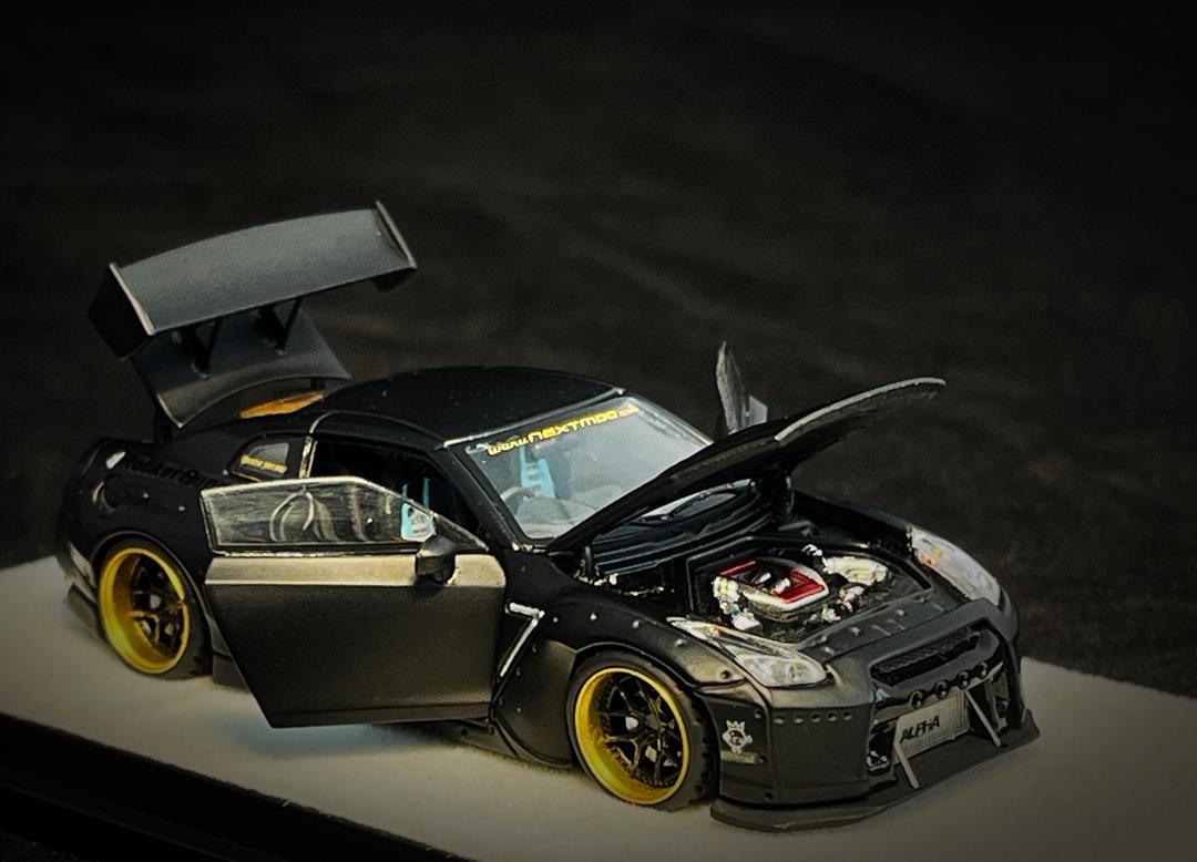 PRE ORDER PGM 1:64 / Rocket Bunny R35 Negro Matte