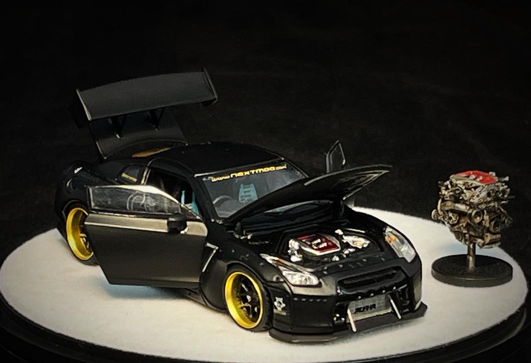 PRE ORDER PGM 1:64 / Rocket Bunny R35 Negro Matte