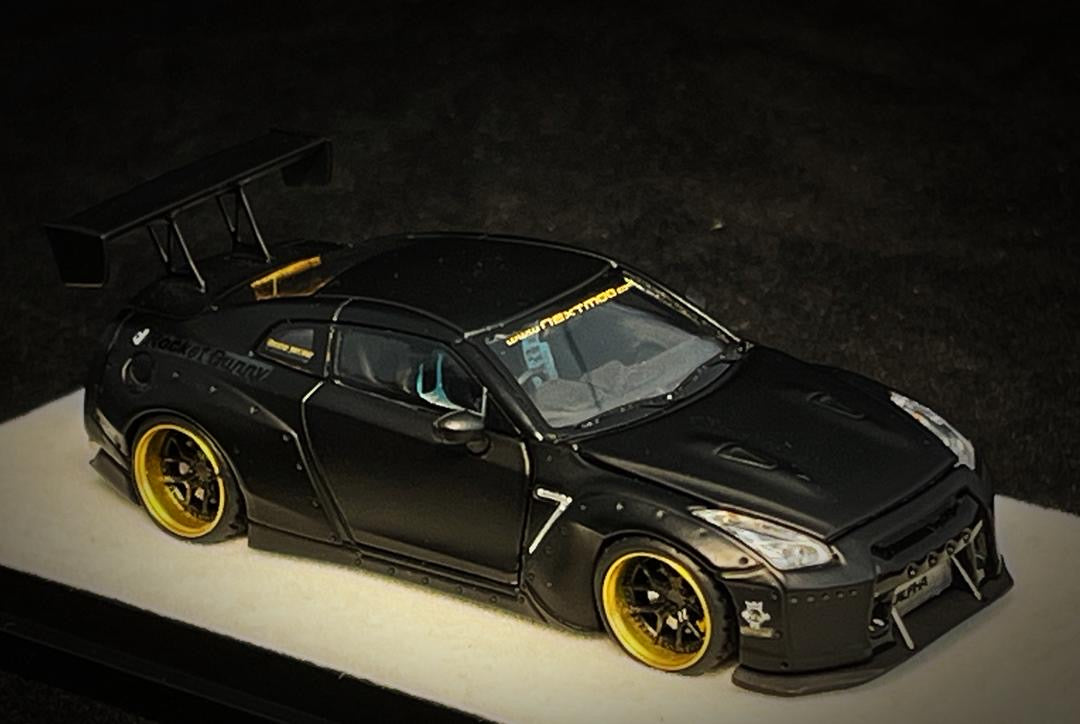 PRE ORDER PGM 1:64 / Rocket Bunny R35 Negro Matte