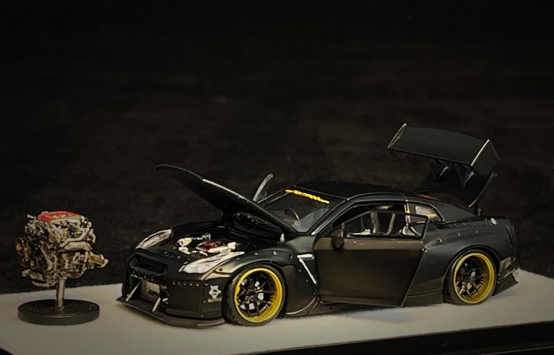PRE ORDER PGM 1:64 / Rocket Bunny R35 Negro Matte