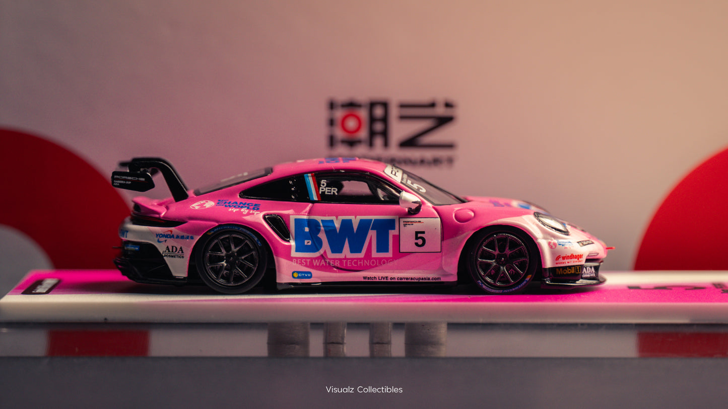 ModernArt 1:64 / BWT Racing Porsche 911 GT3 Cup (992) BWT-5 Con Figura