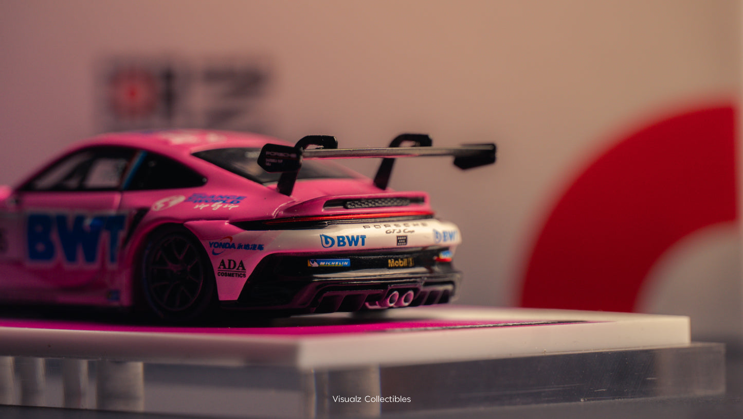 ModernArt 1:64 / BWT Racing Porsche 911 GT3 Cup (992) BWT-5 Con Figura