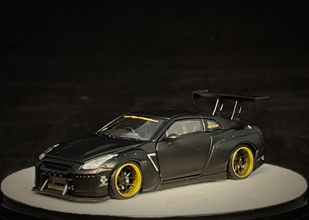 PRE ORDER PGM 1:64 / Rocket Bunny R35 Negro Matte