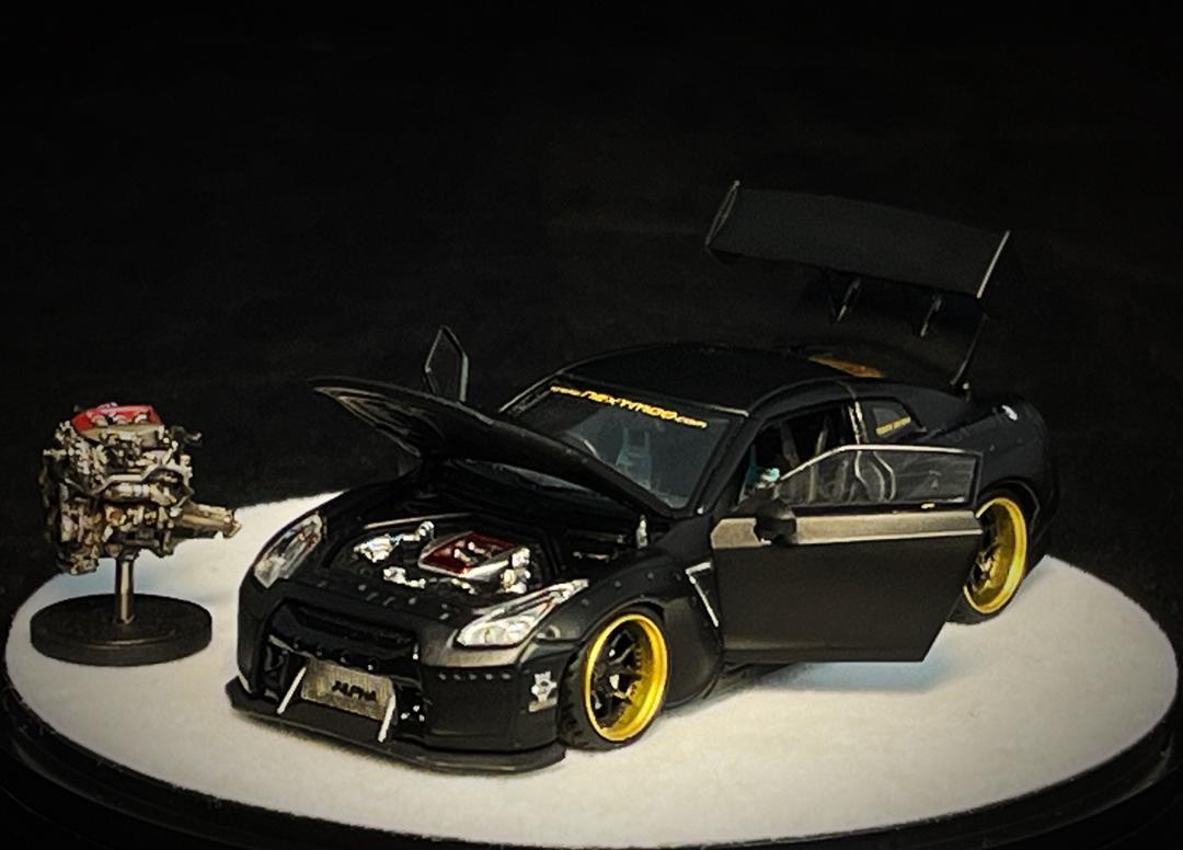 PRE ORDER PGM 1:64 / Rocket Bunny R35 Negro Matte