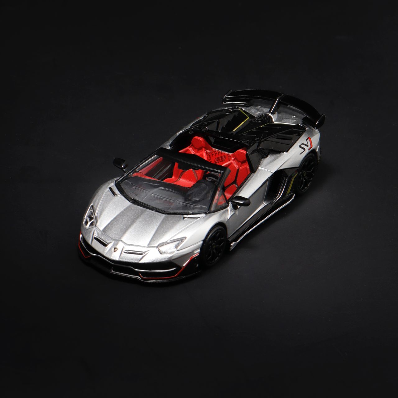 PRE ORDER Maxwell 1:64 / Lamborghini Aventador SVJ63 Roadster