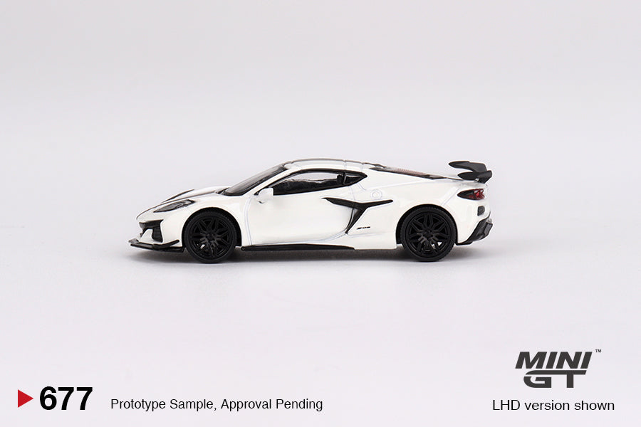 MiniGT 1:64 / Chevrolet Corvette Z06 2023 Arctic White